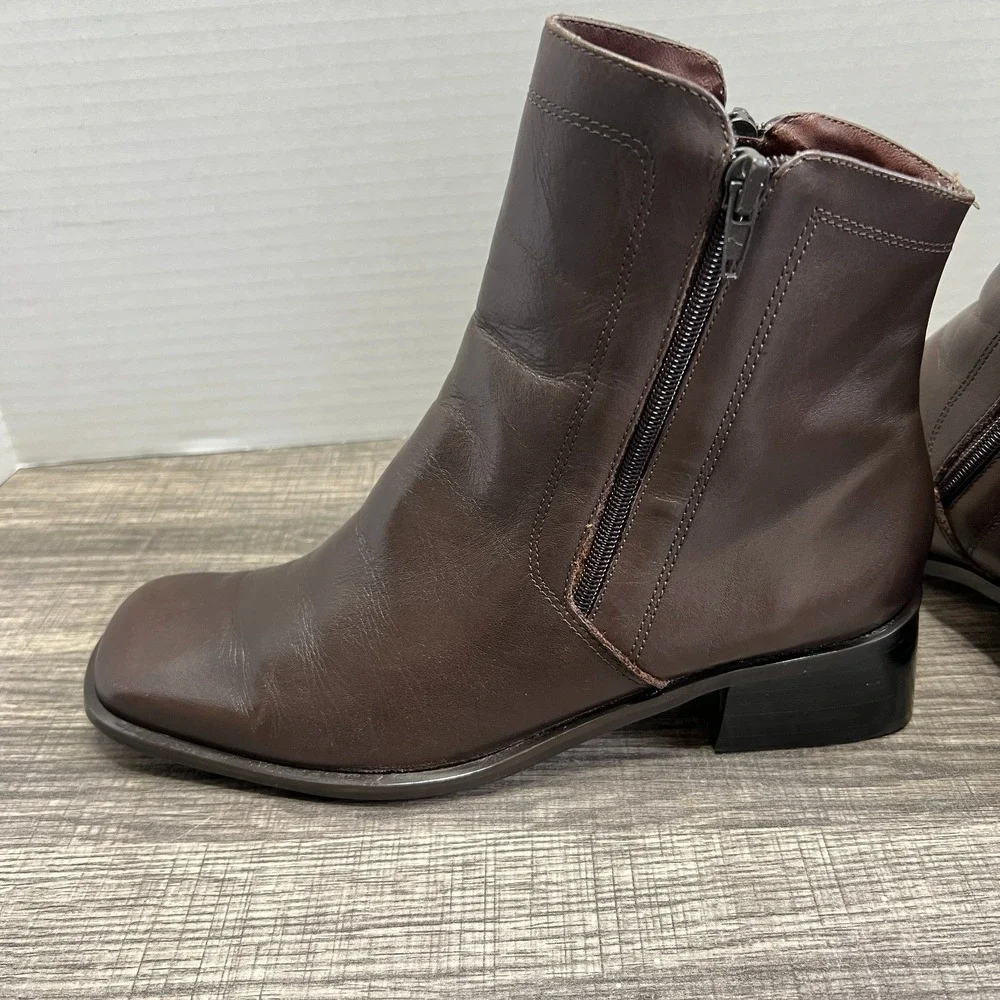 Bruno Valenti Romy Ankle Boot 8.5 Brown Leather Square Toe‎ Block Heel Zippers